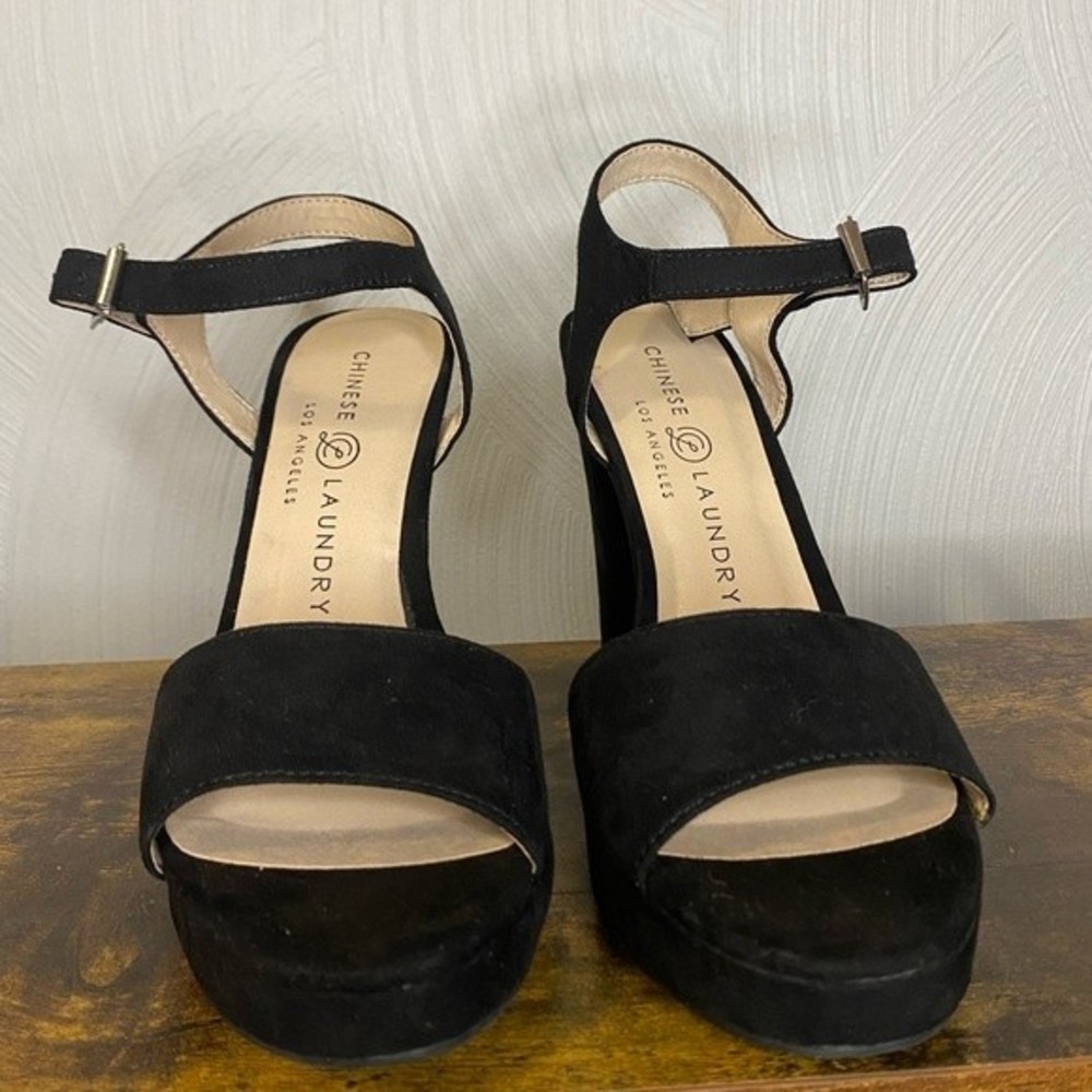 Chinese Laundry Z-Aced micro sued heels; US 7 - Picture 3 of 7
